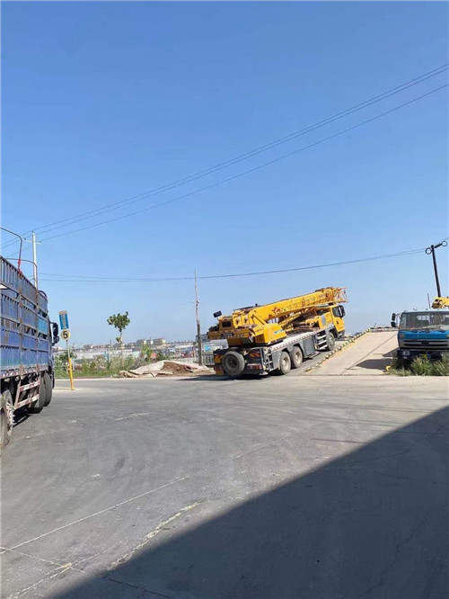 黑山县25吨吊车的租赁价格大概是多少？