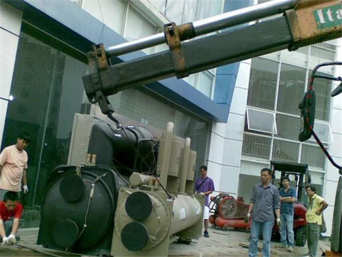 黑山县随车吊和汽车吊的核心区别是什么？哪种更省钱？