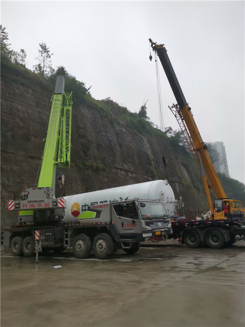 黑山县“不怕风雨冻”—— 吊车的 “恶劣环境适应” 技术
